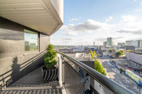 Luxe Two Bedroom Apartment - City Centre - Large Balcony - Secure Parking 1001M